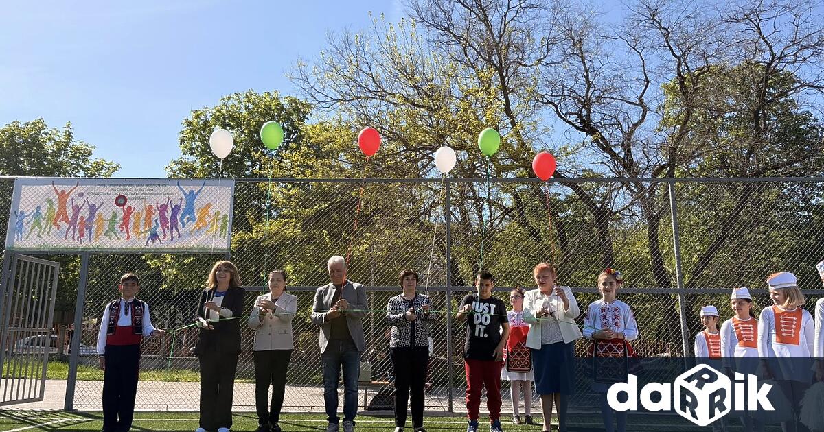 С празнична церемония и футболен мач беше открито новото спортно