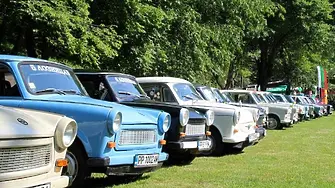 Ретро автомобили дефилират в Панагюрище по повод 150 години от Априлското въстание