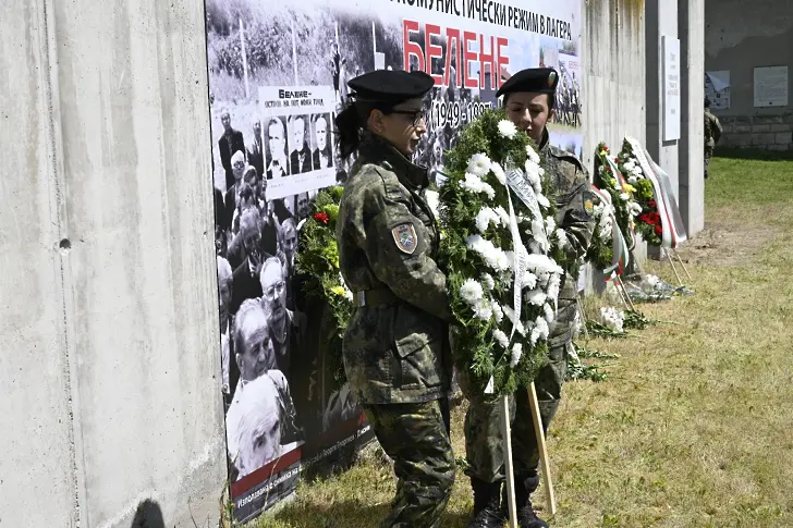 Вътрешният министър Емил Дечев отдаде почит на жертвите и репресираните, преминали през лагера „Белене“