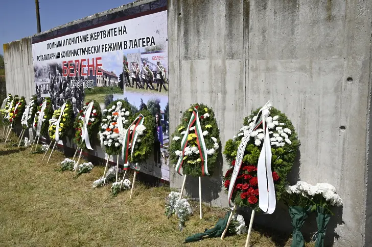 Вътрешният министър Емил Дечев отдаде почит на жертвите и репресираните, преминали през лагера „Белене“