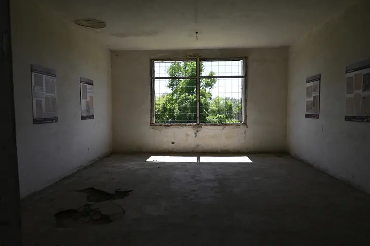 Вътрешният министър Емил Дечев отдаде почит на жертвите и репресираните, преминали през лагера „Белене“