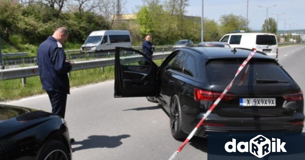 Млад мъж беше прострелян след гонка на лъскави коли в