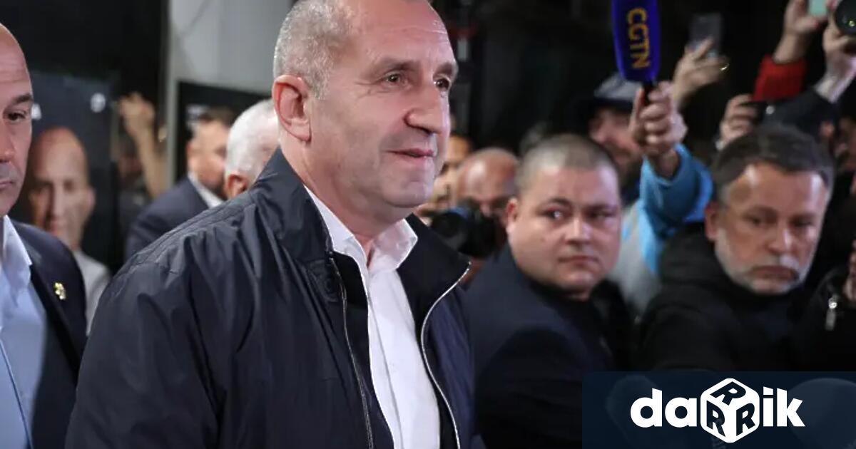 Румен Радев влезе в сградата на Народното събрание за първото