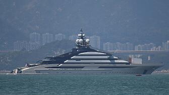 На фона на горещата война в Близкия изток: Пуснаха суперяхтата на руски милиардер през Ормузкия проток