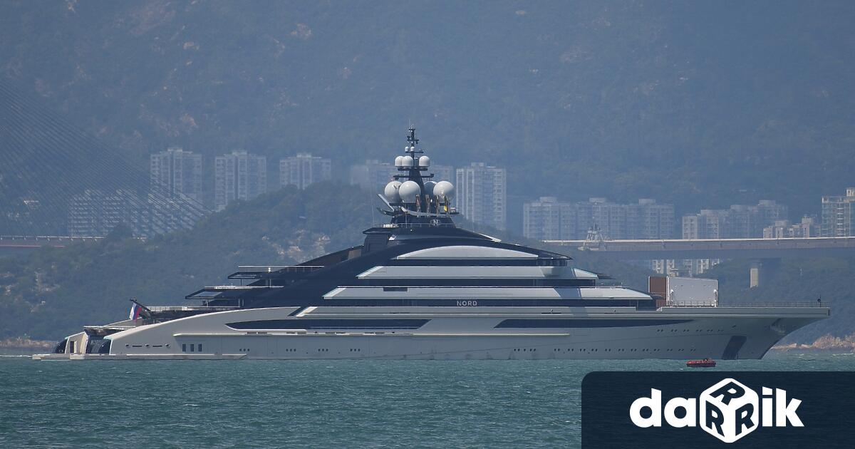 Суперяхта собственост на руския милиардер Алексей Мордашов успя да премине
