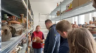 Проектът „По стъпките на майсторите“ в музей „Етър“ събира млади творци, традиции и съвременно изкуство