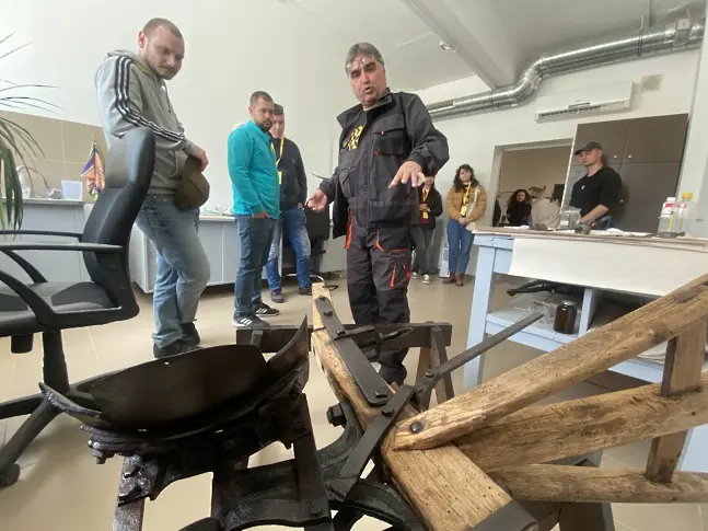 Проектът „По стъпките на майсторите“ в музей „Етър“ събира млади творци, традиции и съвременно изкуство