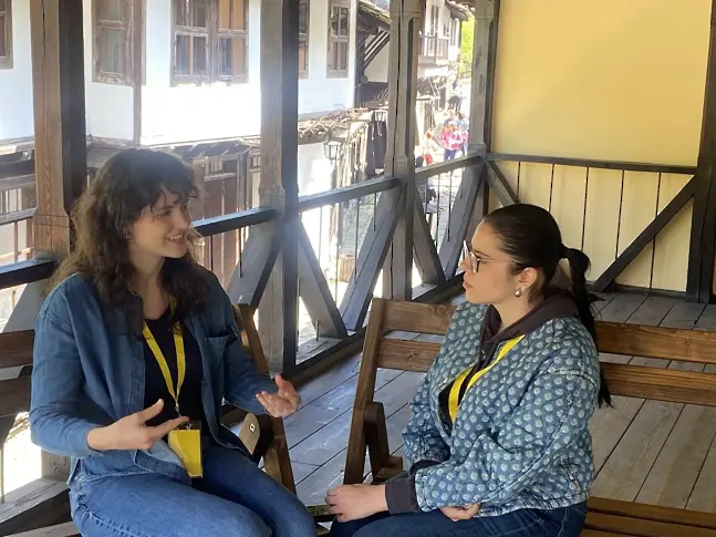 Проектът „По стъпките на майсторите“ в музей „Етър“ събира млади творци, традиции и съвременно изкуство