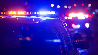 Полицията намери крадците на мъжка чанта с пари и дебитна карта и ги задържа