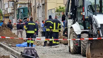 Трагедия в Бургас: Багер изсипа пръст върху работник, мъжът почина