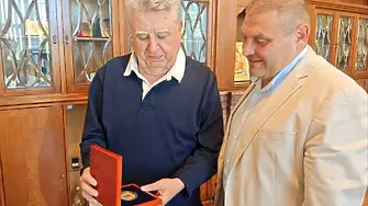 Община Плевен с отличие за 80-годишния юбилей на писателя Марин Георгиев