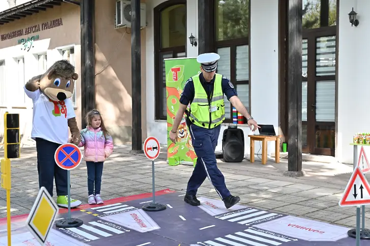 Пет детски градини от Пловдив се включват в образователната кампания „Пресичам безопасно с TEDI“ 
