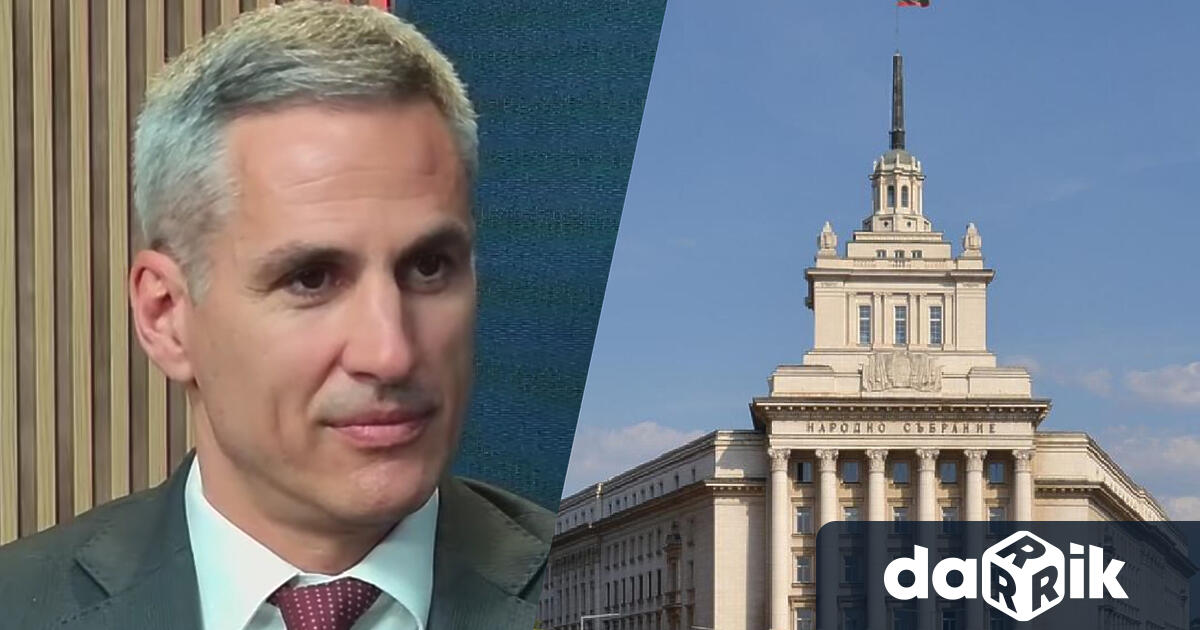 Служебният министър председател Андрей Гюров и изпълняващият длъжността главен секретар на