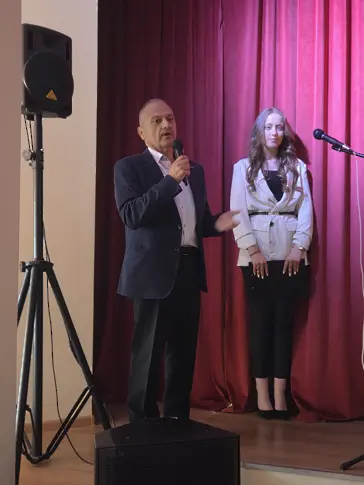 ДФСГ „Интелект“ отбеляза годишнината от Априлското въстание с тържествен спектакъл