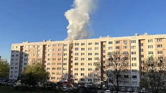 Пожар гори в жилищен блок в Перник