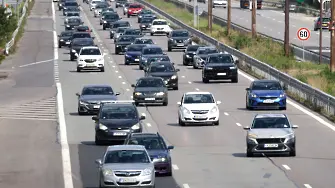 Засилен е трафикът на автомобили към София