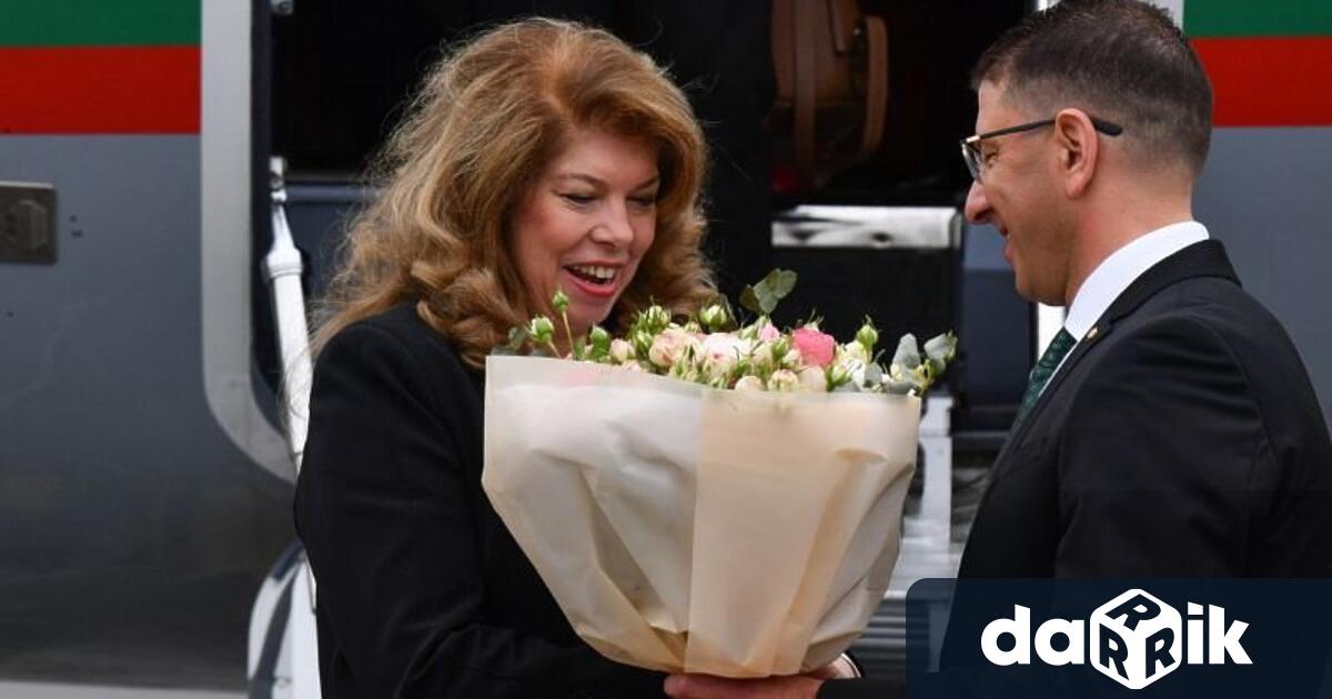 Президентът Илияна Йотова пристигна в Ереван за участие в Осмата