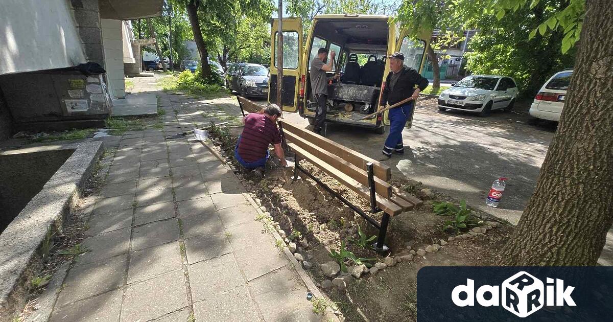 Видин започна монтаж на нови пейки в жилищните кварталиОбщина Видин