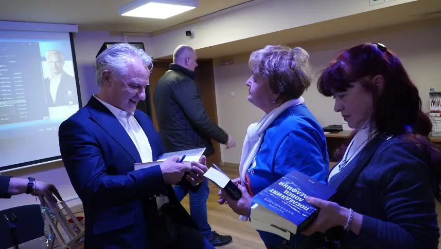 Захари Карабашлиев представи своя най-нов роман „Последният ловец на делфини“