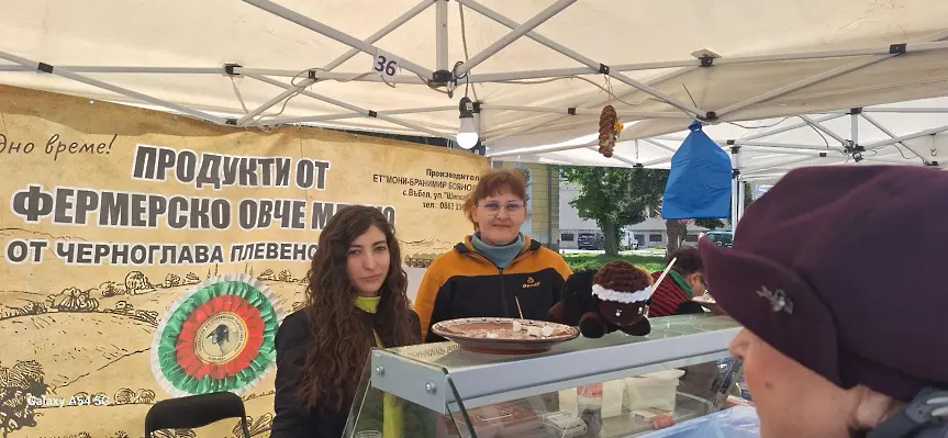 Над 35 производители показват продуктите си на врачанския фестивал " От пиле-мляко"