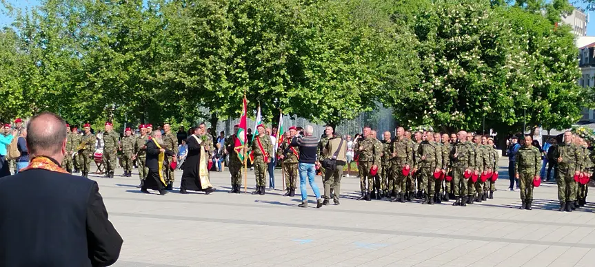Военен клуб-Плевен и военно-патриотичните съюзи в Плевен уважиха празника на Българската армия/СНИМКИ/