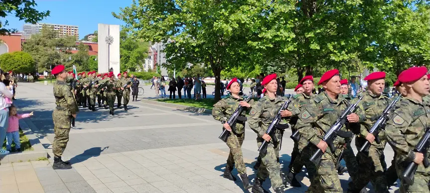 Военен клуб-Плевен и военно-патриотичните съюзи в Плевен уважиха празника на Българската армия/СНИМКИ/