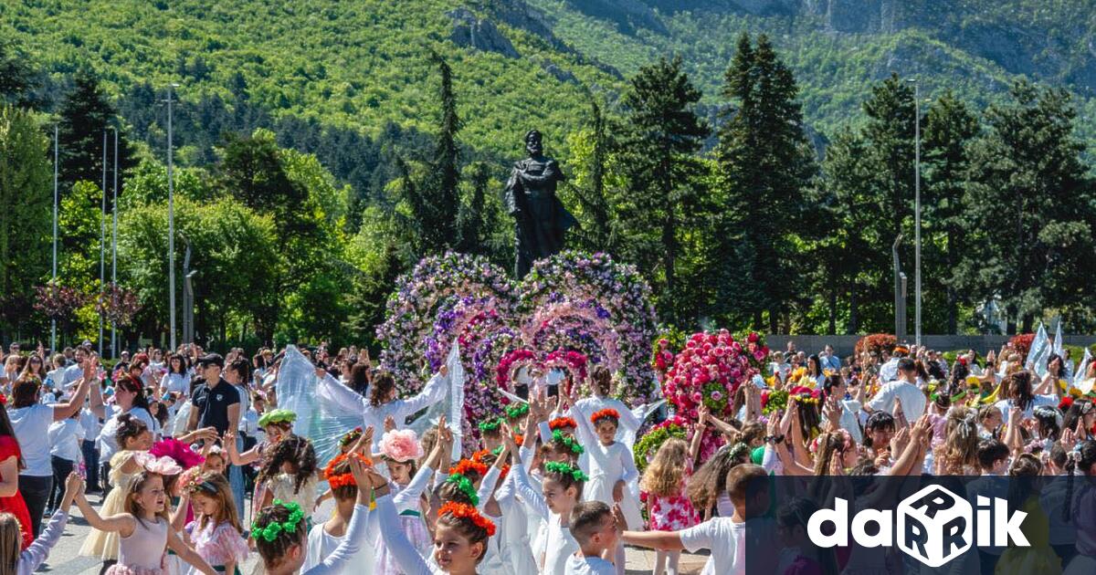 Стотици усмивки багри и вдъхновение изпълниха центъра на Враца по