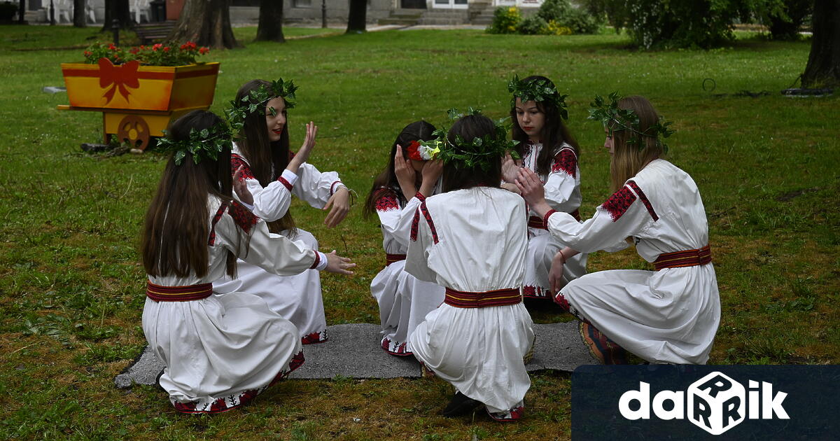 Празничният ден започна с калушарски благослов и наричане за пречистване