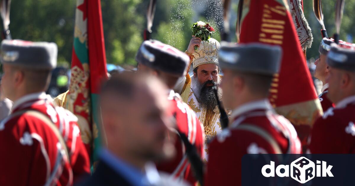С водосвет на бойните знамена на Българската армия и знамената