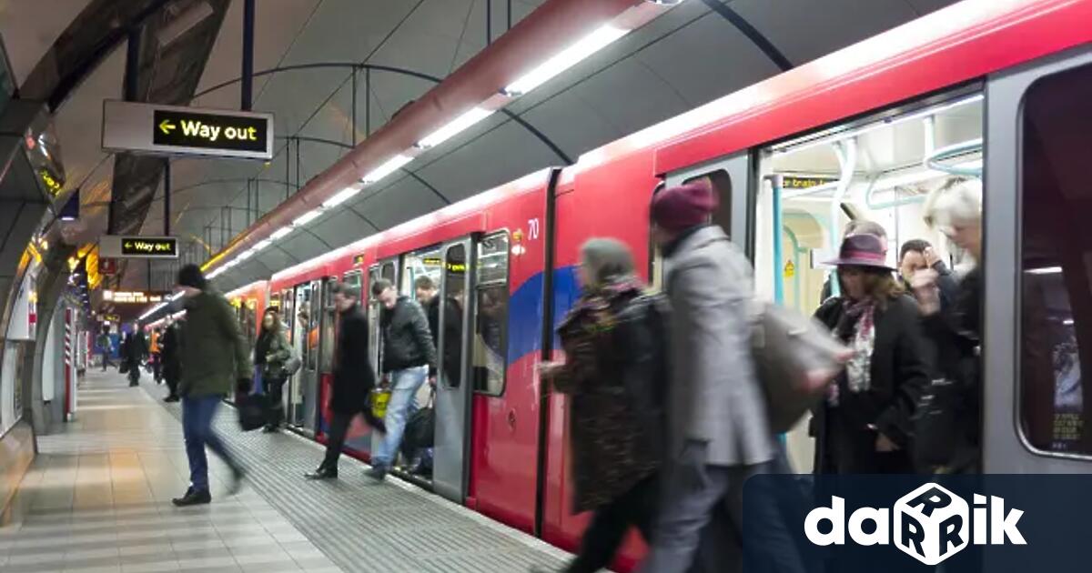 Няколко души пострадаха в метрото на Милано когато метровлак по