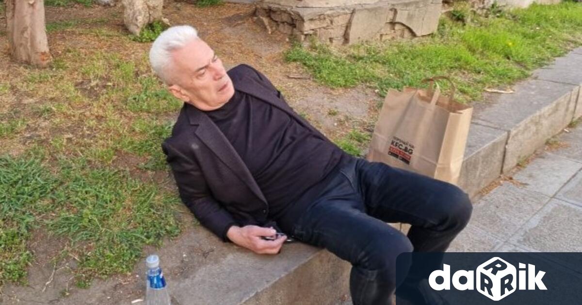 В центъра на София в градинката срещу Министерството на отбраната