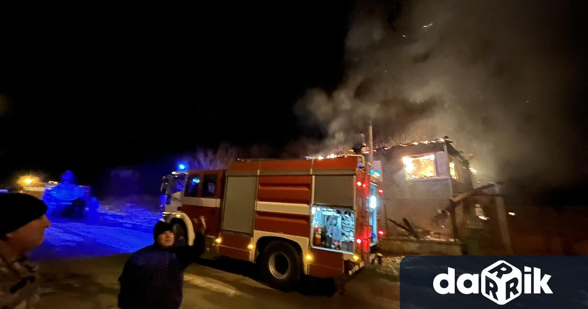 Пожарът в базата за вторични суровини на Самуиловско шосе е
