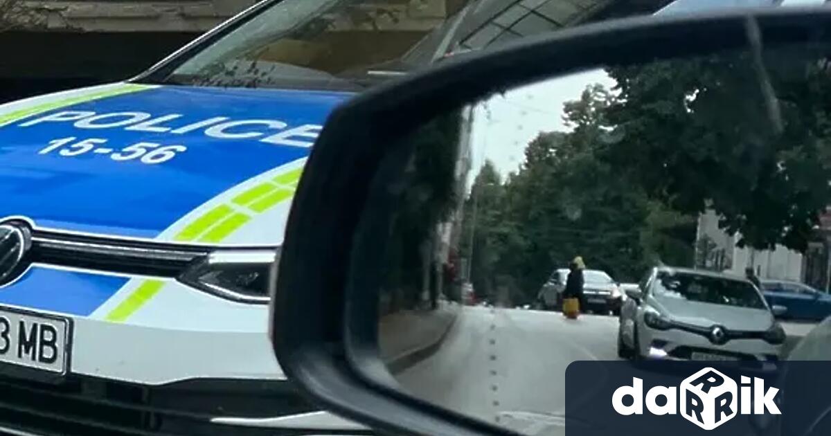 Установен и наказан е водач за опасно шофиране в населено
