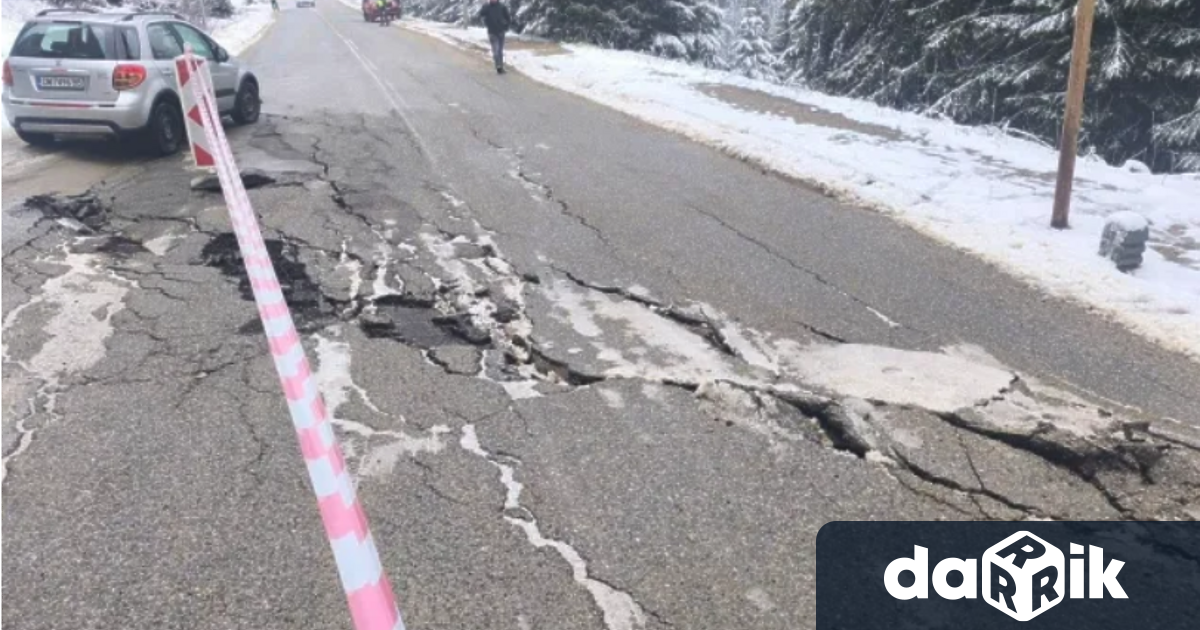 Срути се пътят между Смолян и Пампорово На кадрите публикувани