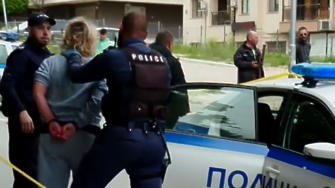 Внасят искане за „задържане под стража“ на жената, наръгала четирима във Варна