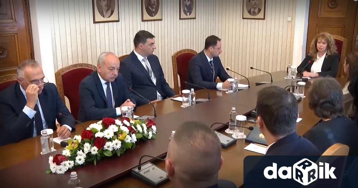 Президентът Илияна Йотова започна консултациите с парламентарните групи в 52 рото
