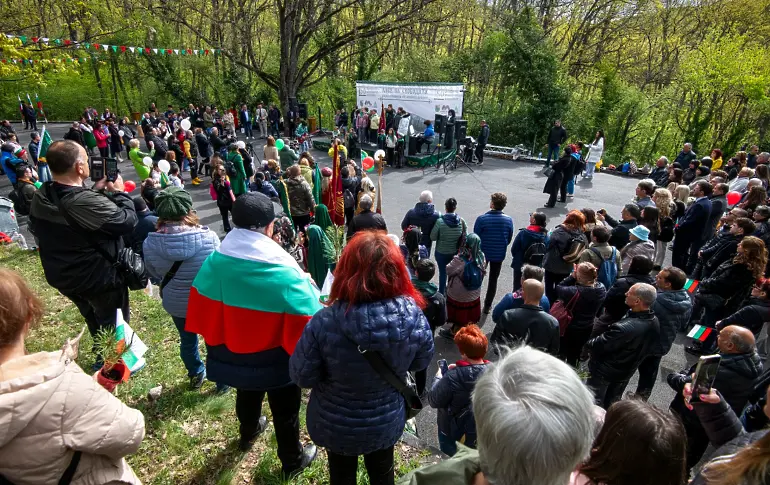 Хиляди минаха по обновената Алея на свободата до местността Оборище