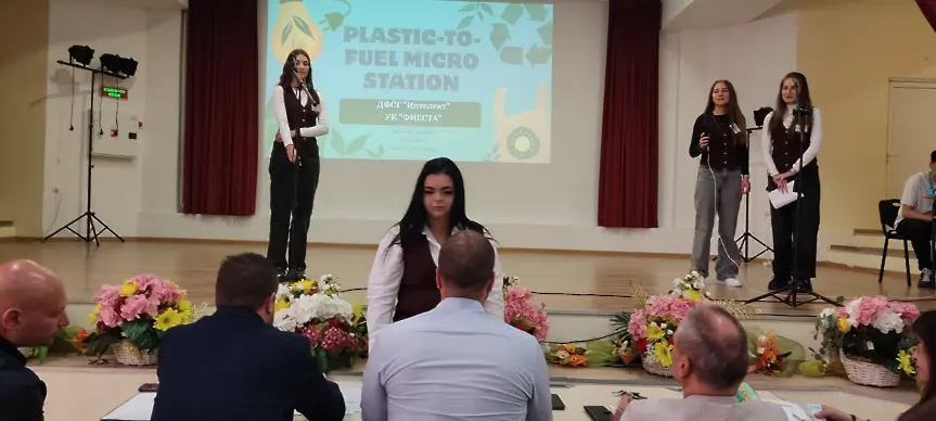 В ДФСГ „Интелект“ се проведе състезание на учебните компании