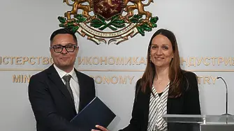 Ирина Щонова предаде на Александър Пулев Министерството на икономиката