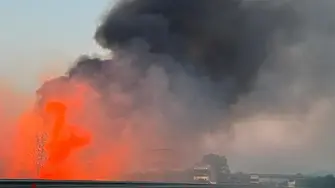 Огромен пожар на „Тракия”, магистралата е задимена