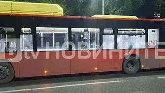 Задържаха четирима за стрелбата по автобус в Перник