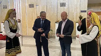 Кметът д-р Иван Иванов откри обновения Дом на културата 