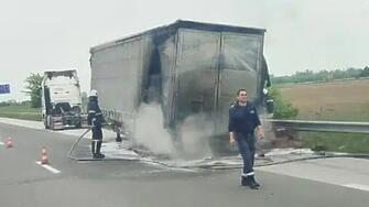 Запали се тир в движение на АМ "Тракия"