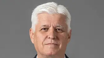 Кой е полковник Димитър Стоянов - министър на отбраната?