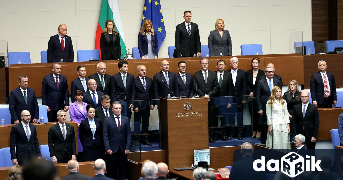 Победителят на предсрочните парламентарни избори в България бившият президент Румен