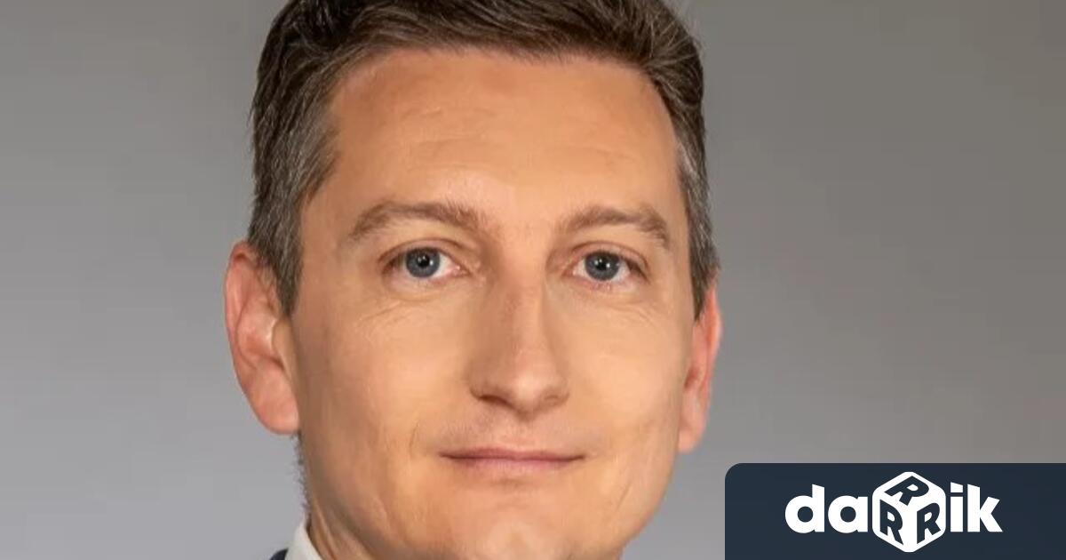 Иван Василев има дългогодишна експертиза в сферата на икономиката и