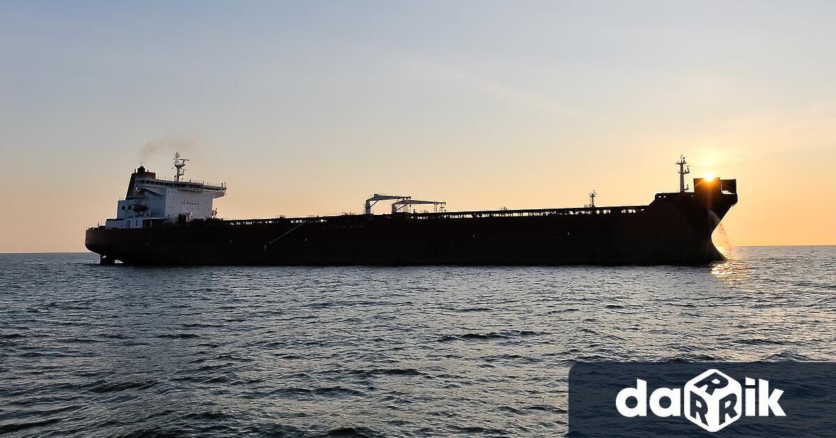 Иран е задържал петролния танкер Ocean Koiв Оманския залив заради