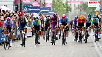 Французин с втора победа в Giro d’Italia, драматичен завършек на жълтите павета в София