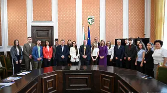 Сливенски младежи временно поеха управлението на Общината и местния парламент
