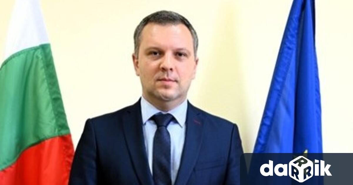 Николай Найденов е юрист беше зам министър на труда и социалната